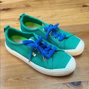Cariuma Green and Blue Sneakers with Canvas Upper